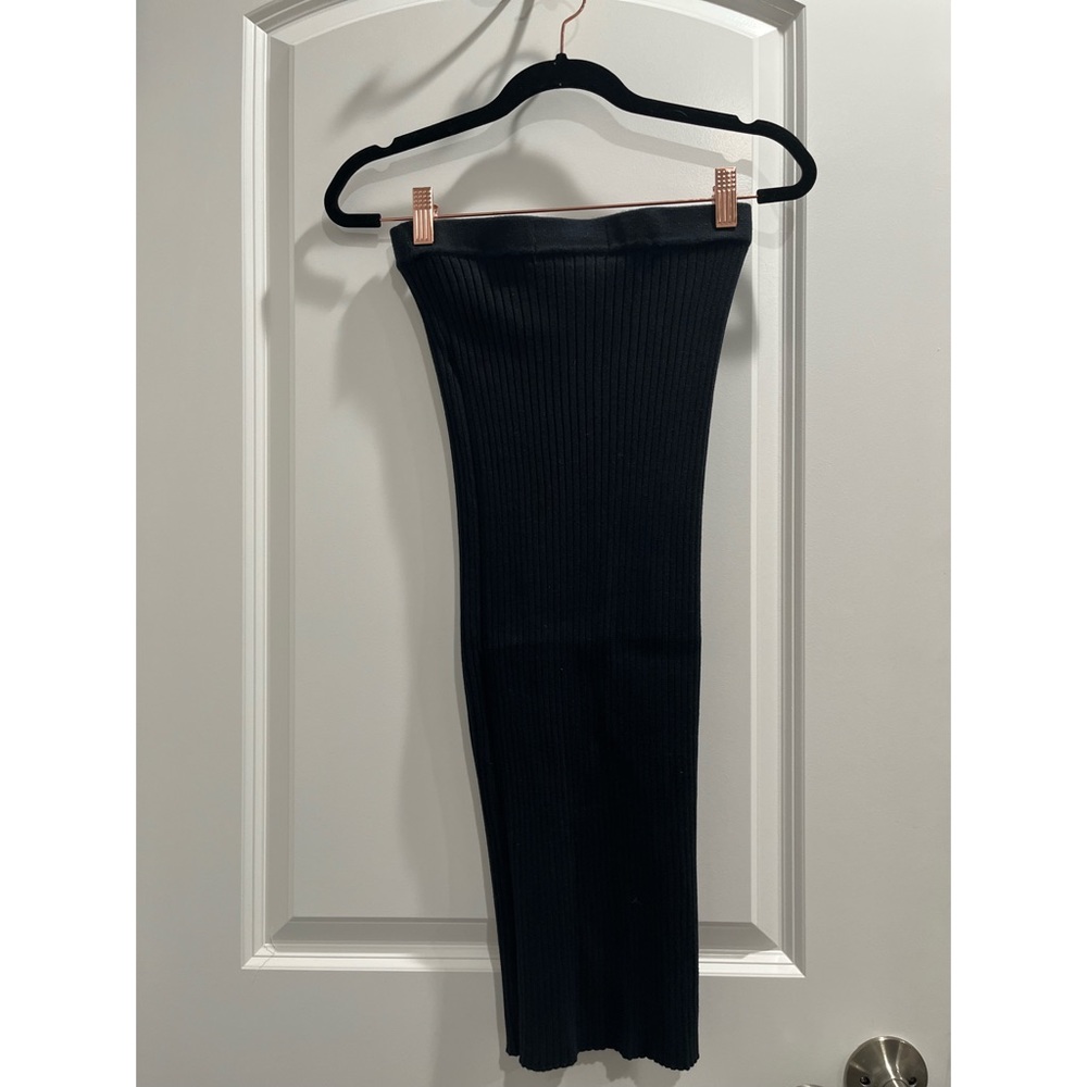 Bodycon knitted skirt under the knee